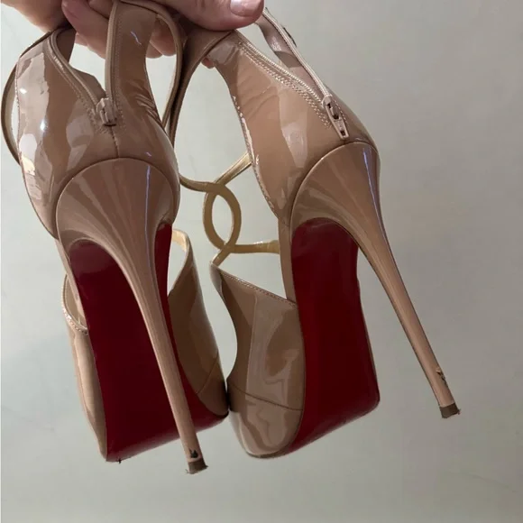 Tan Christian Louboutin size 38 made in Italy - Picture 1 of 5